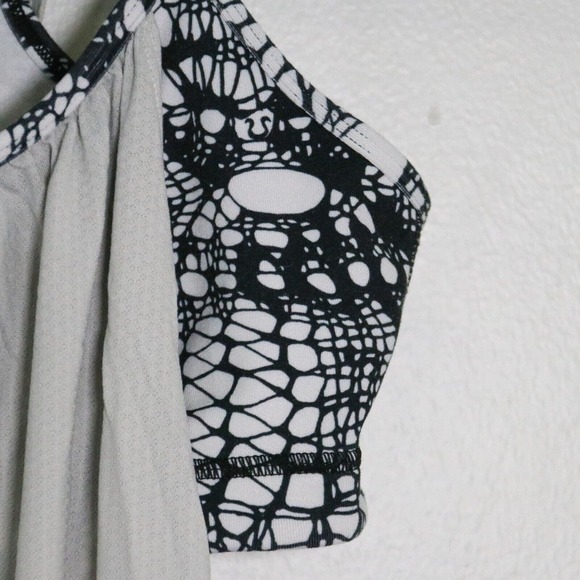 Lululemon Womens Size 4 Racerback Racer Layered Tank Top white black​​ - Picture 3 of 6